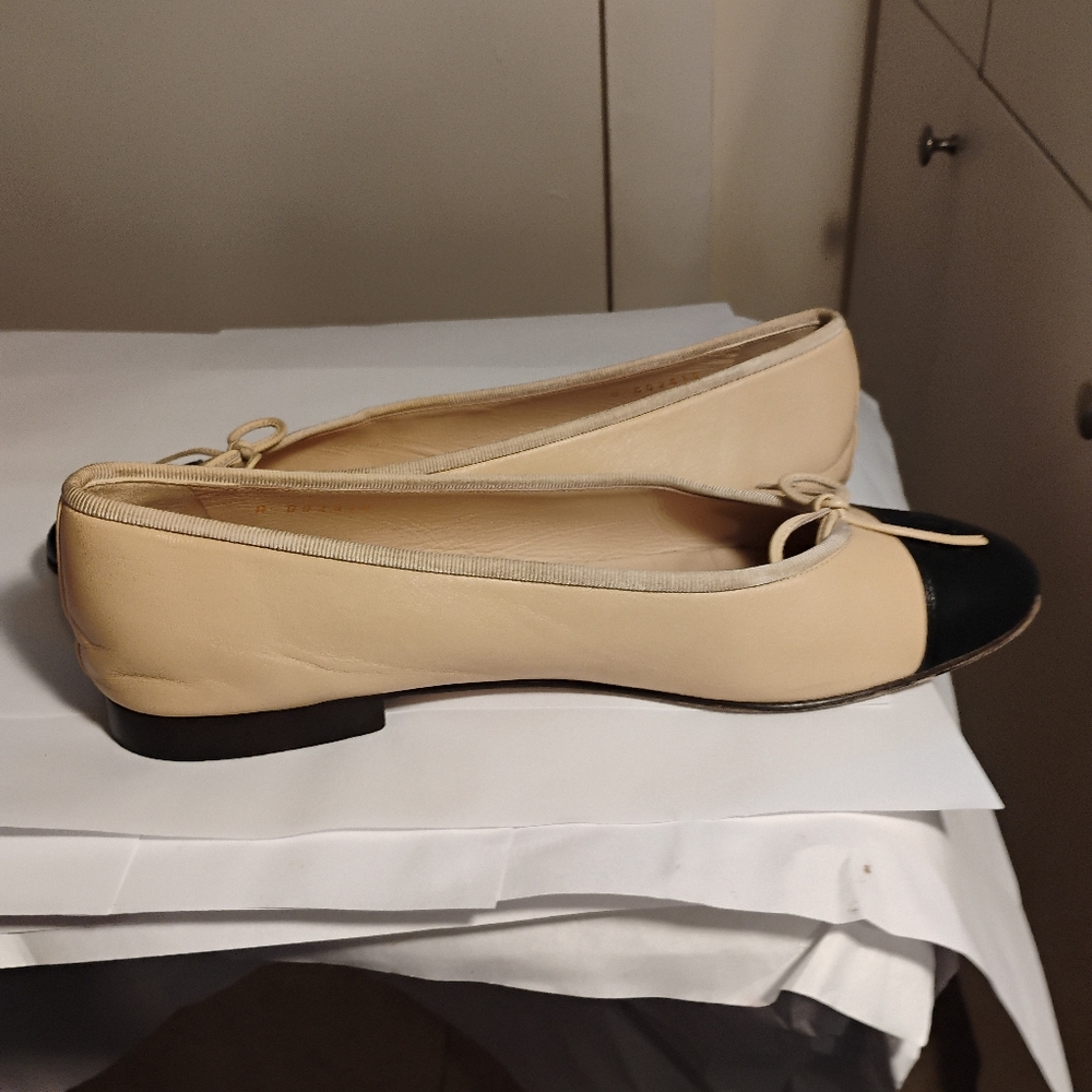 CHANEL Leather cap toe Iconic Ballet Ballerina Flats Shoes 41 - Picture 11 of 16